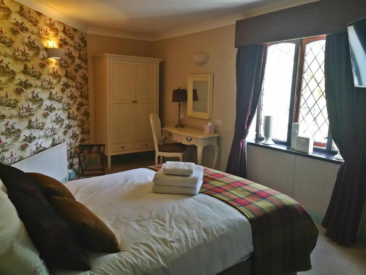 The Red Lion Hawkshaw Hotel Bury  Bagian luar foto